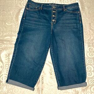 Gloria Vanderbilt All-around Slimming Effect button fly Rail Straight crops 16